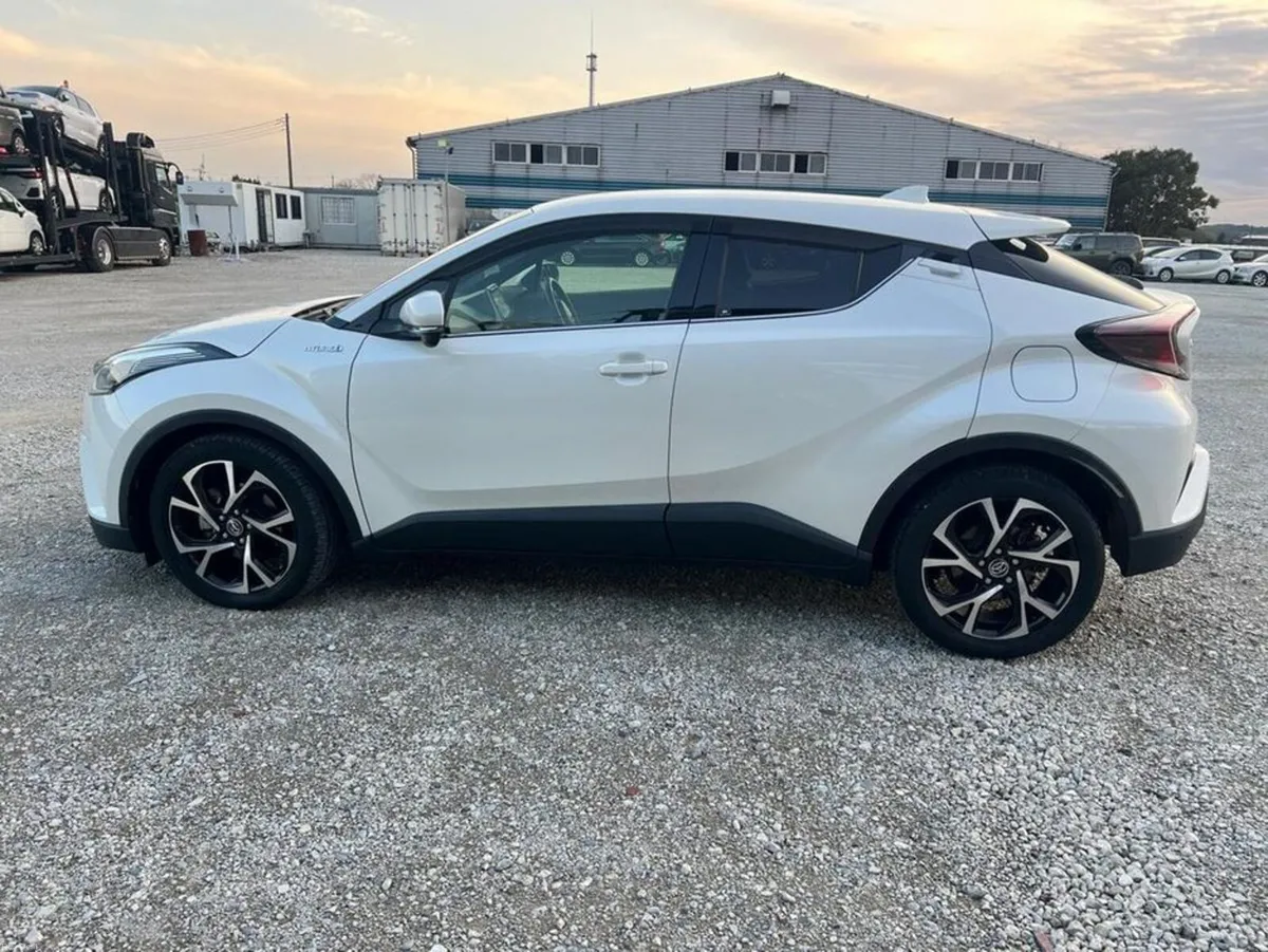 Toyota C-HR G Leather seats - Image 5