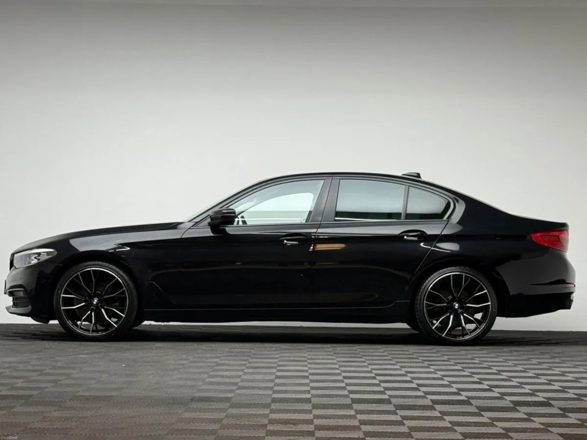 BMW 5-Series 520D SE AUTO - Image 4