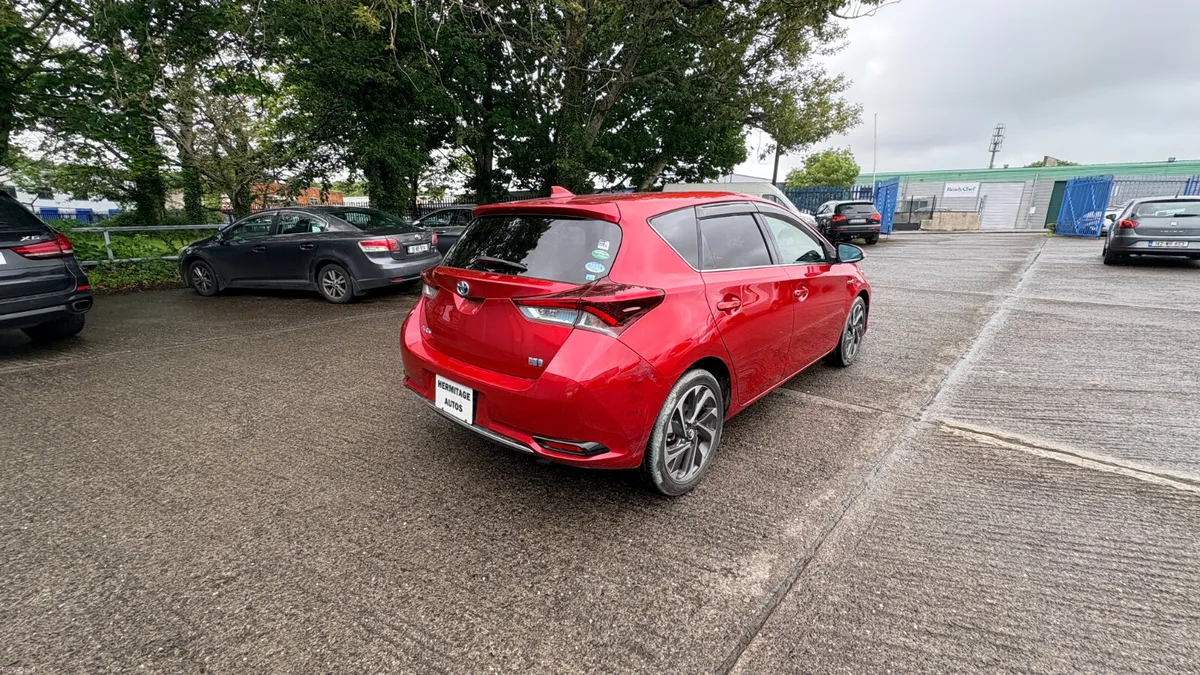 Toyota Auris 1.8 Hybrid 2016 - Image 6