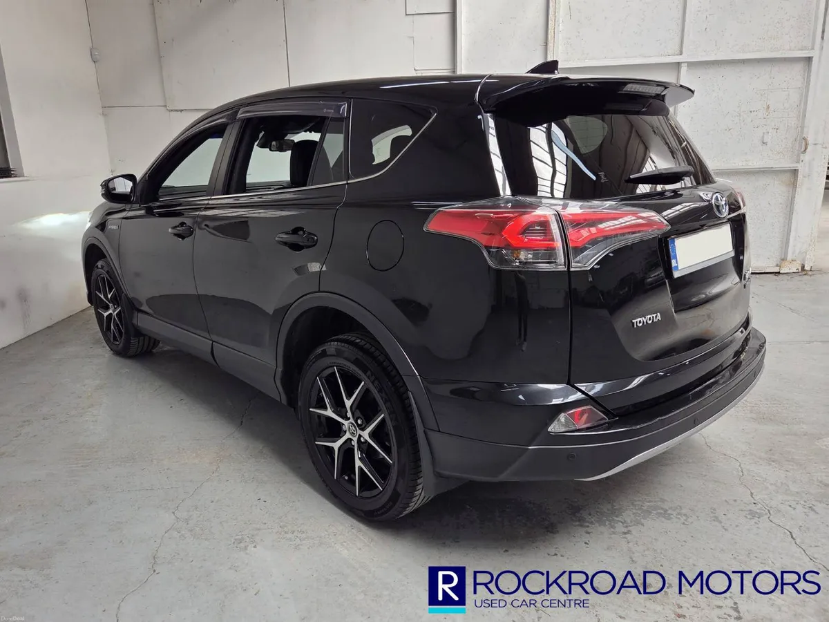 Toyota RAV4 2.5 VVT-I Hybrid Design CV CVT 2WD2018 - Image 2