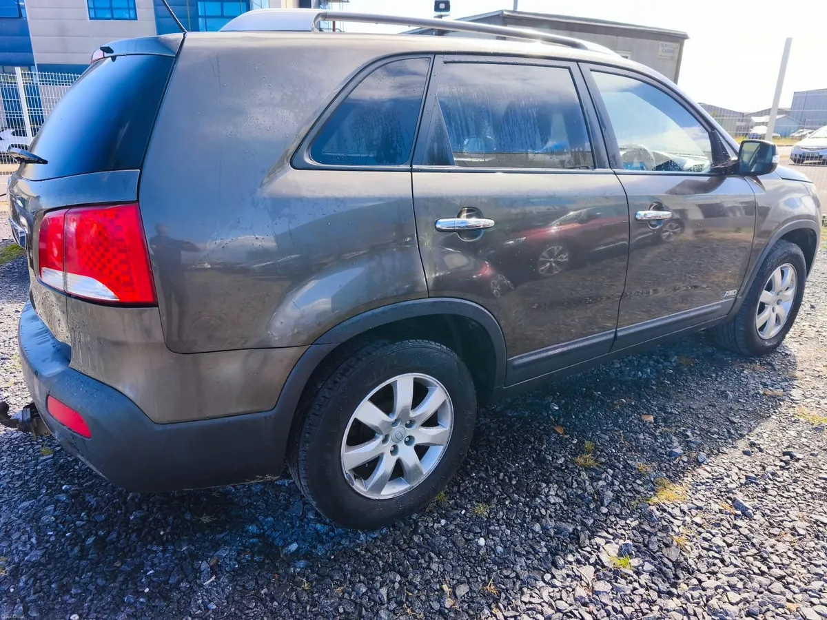 Kia Sorento 2011 Sorento 7 seater AWD - Image 5