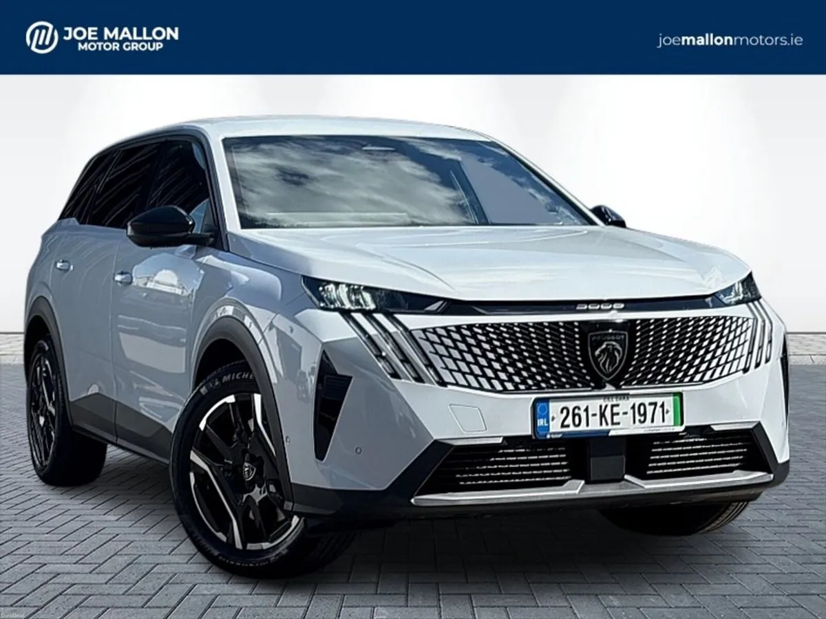 Peugeot 5008 B EV 73kwh 210hp Allure ** Amazing Va - Image 1