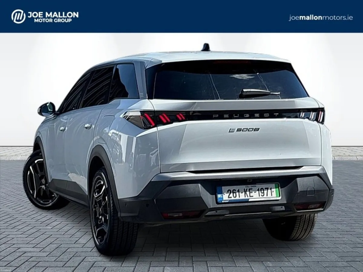 Peugeot 5008 B EV 73kwh 210hp Allure ** Amazing Va - Image 2