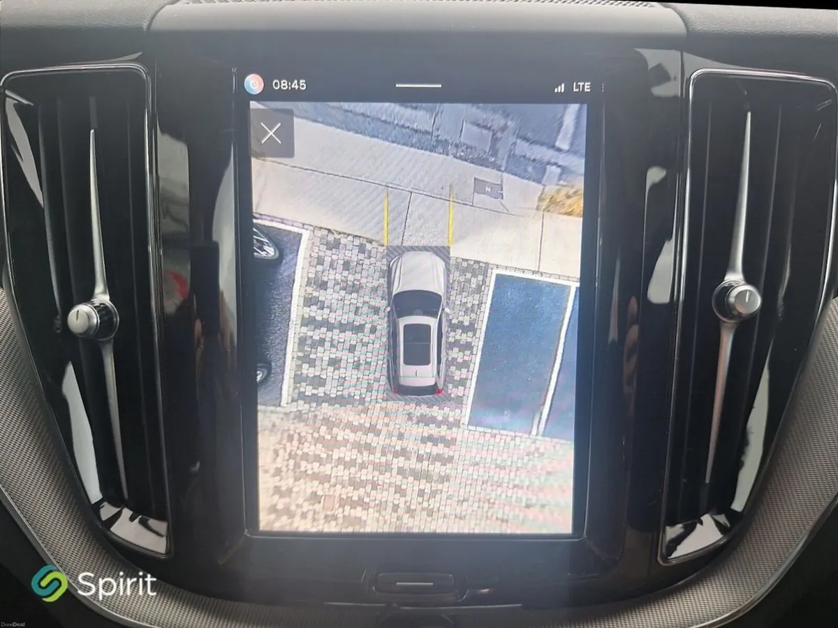 Volvo XC60 T6 Plus Plug In Hybrid - Image 6