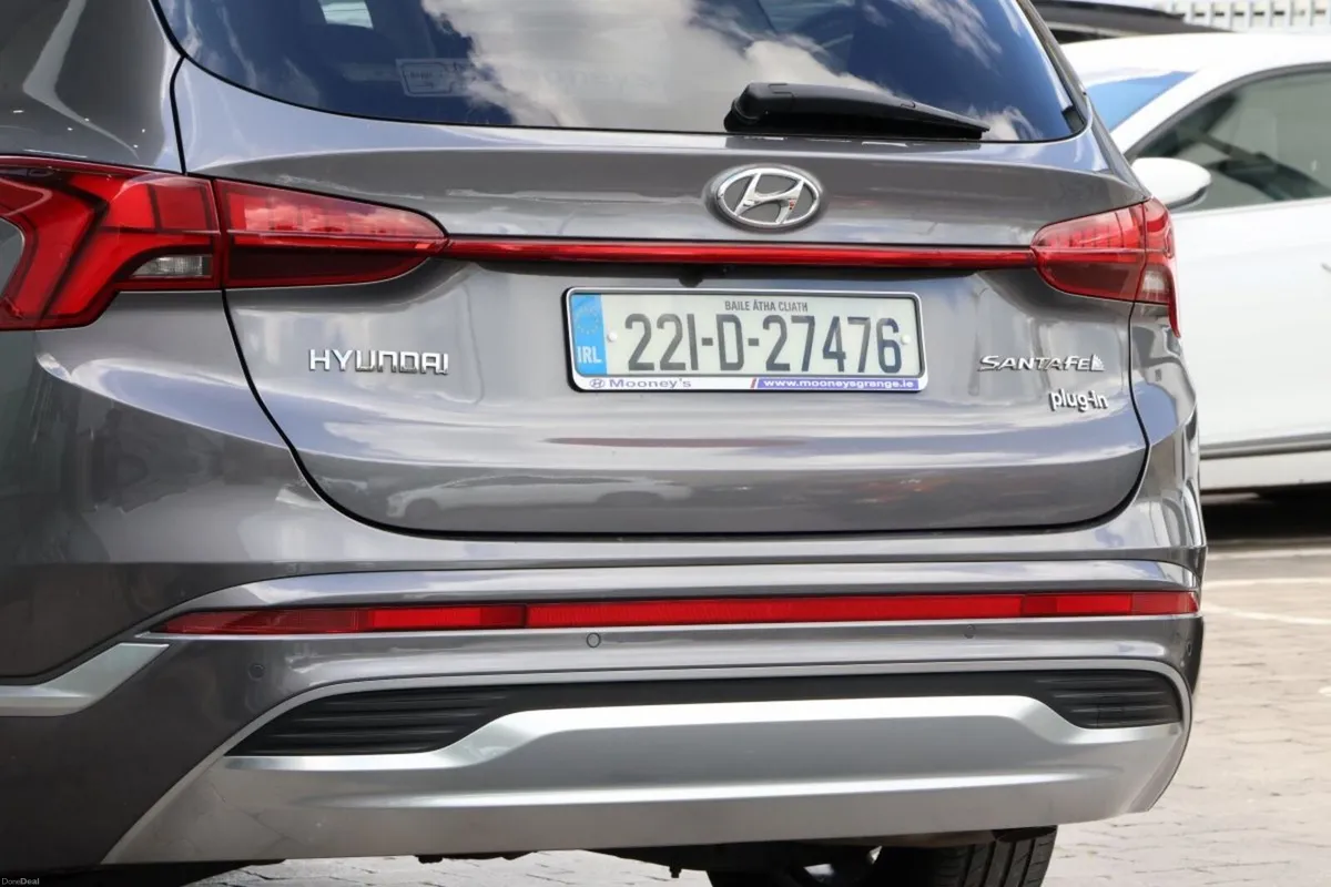 Hyundai Santa Fe 1.6 PHEV 4WD Executive Plus Auto - Image 5