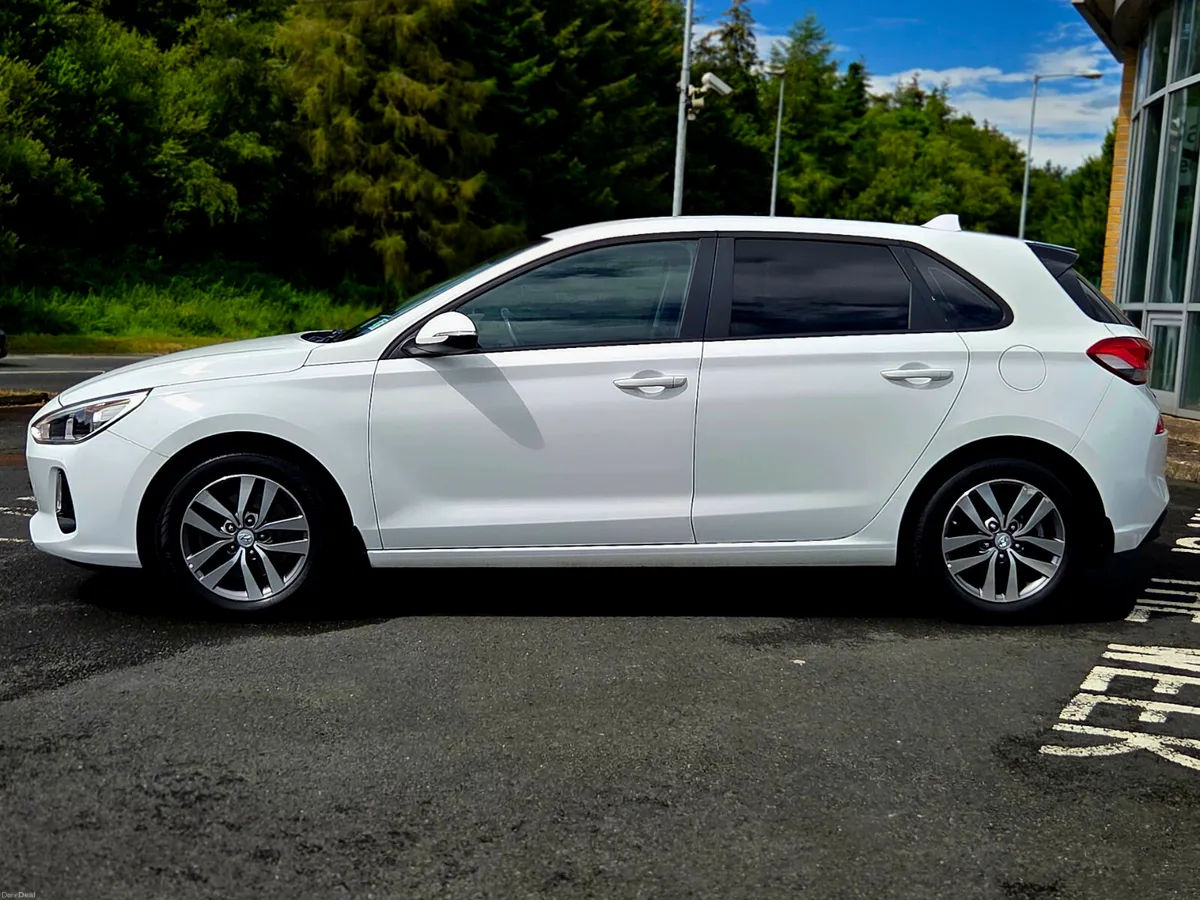 **Low Kms** Hyundai i30 2017 - Image 6
