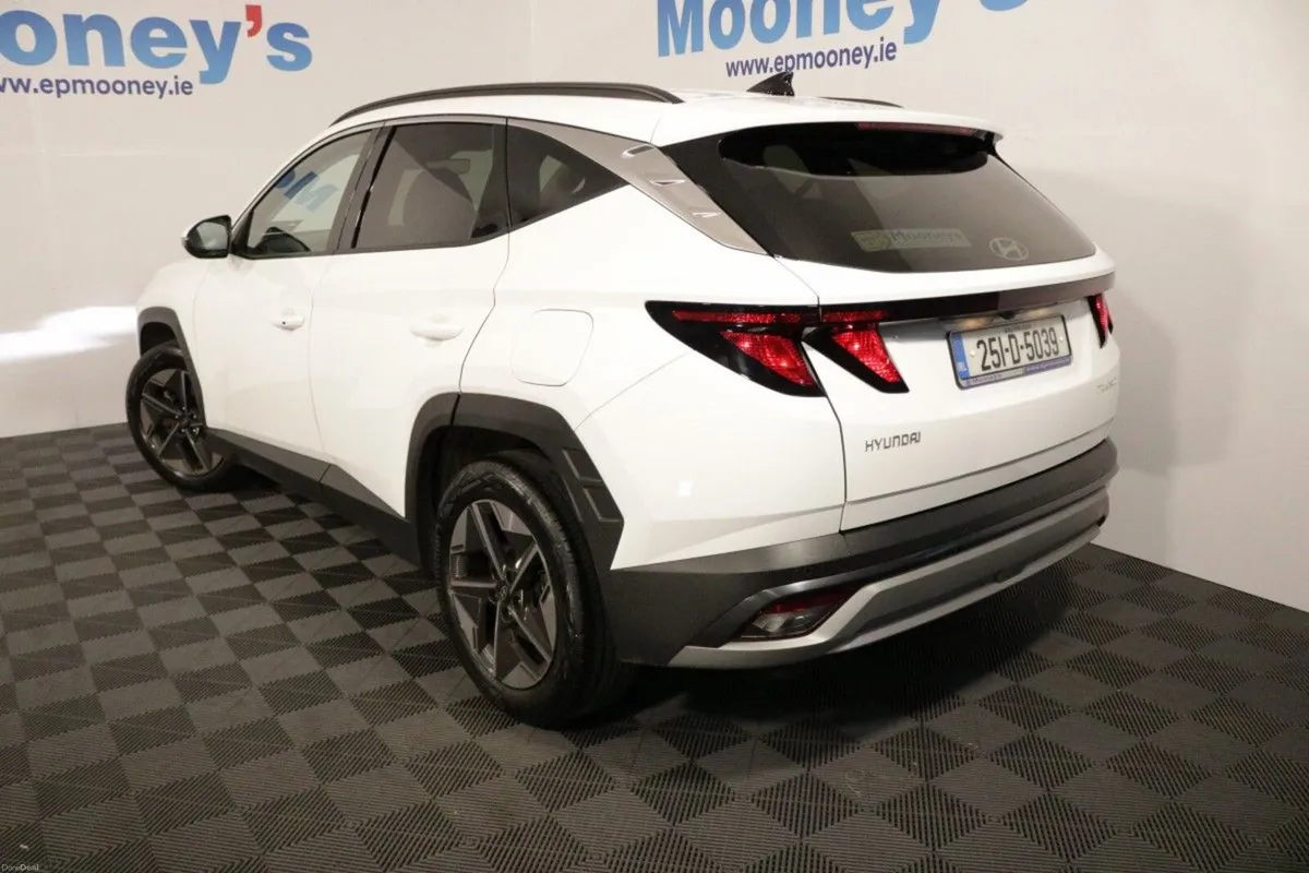 Hyundai Tucson Executive Ex Demo 1.6l Diesel Suv - Image 5