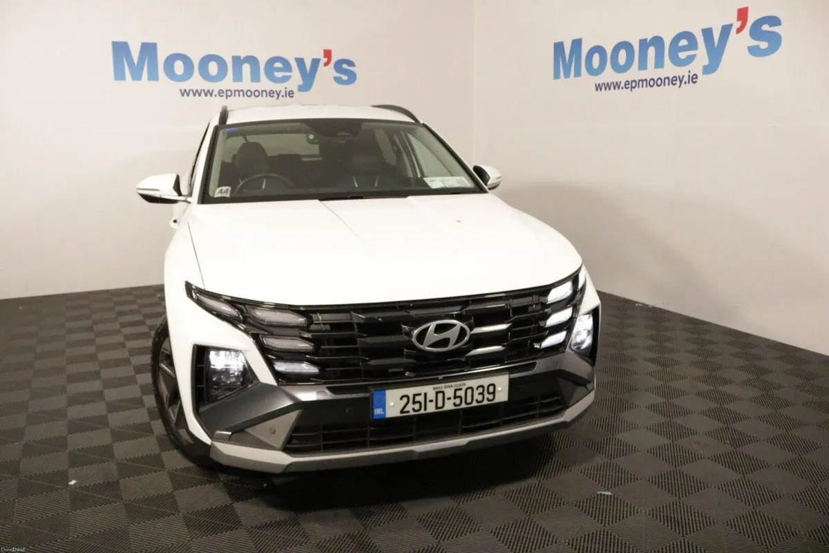 Hyundai Tucson Executive Ex Demo 1.6l Diesel Suv - Image 2