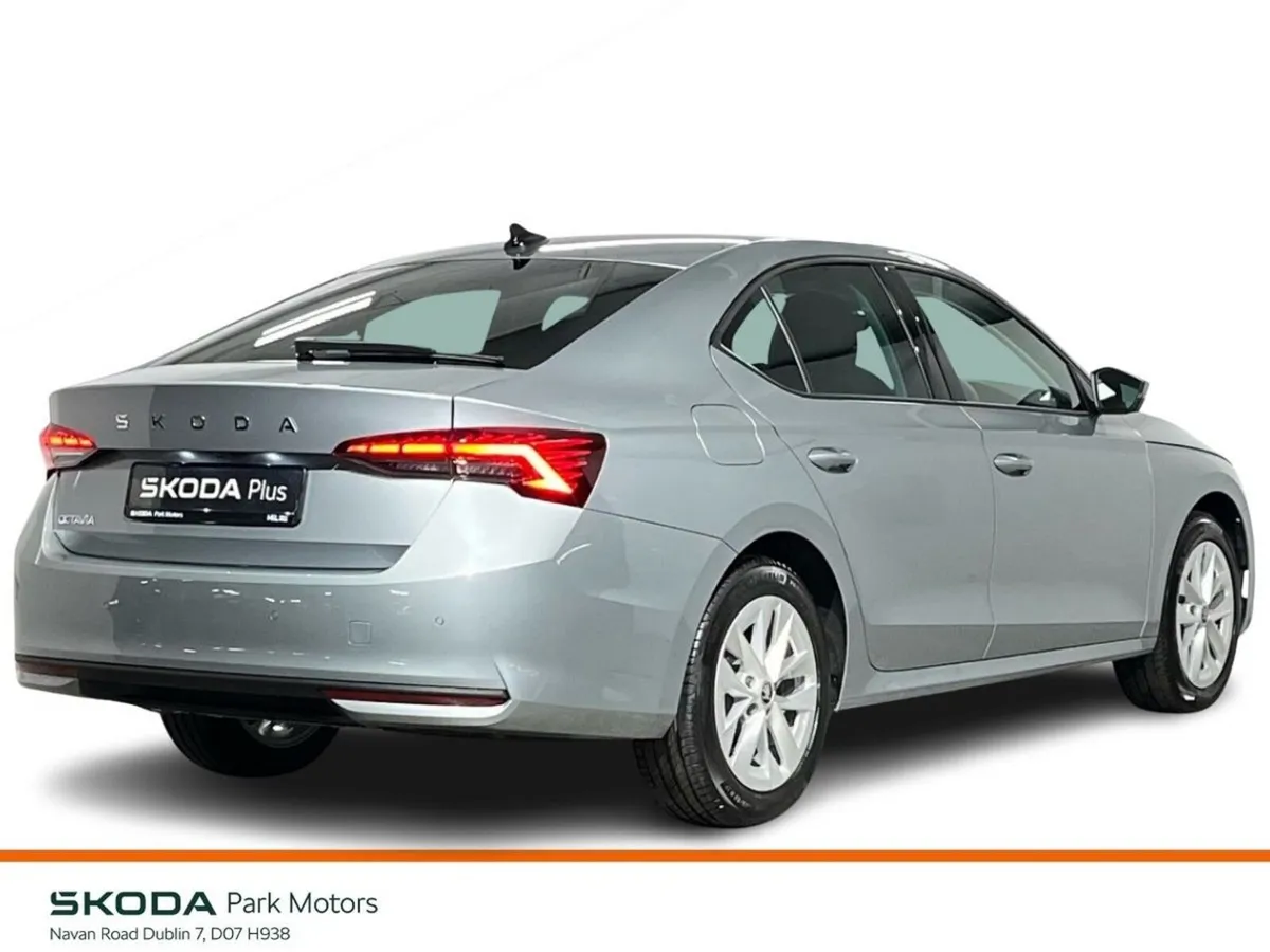 Skoda Octavia Selection 1.5TSI 115BHP - Reversing - Image 4