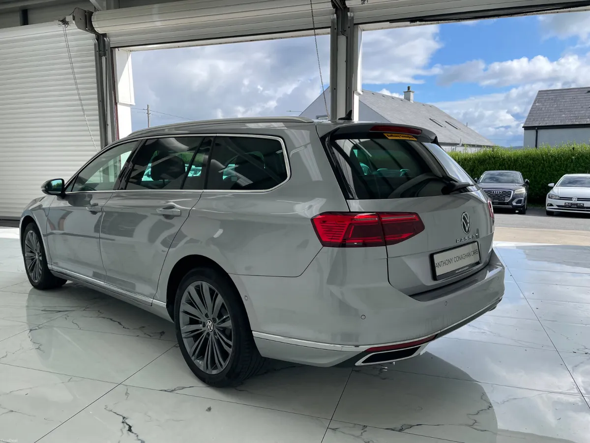 2024 Volkswagen Passat - Image 6