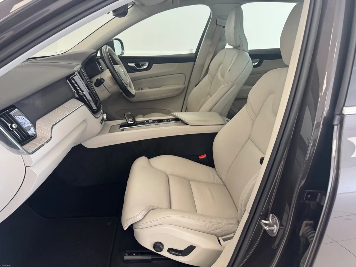 Volvo XC60 2023 - Image 6