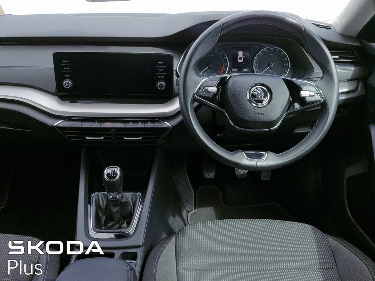 Skoda Octavia AMBITION 2.0TDI 115HP *WIRELESS CARP - Image 2