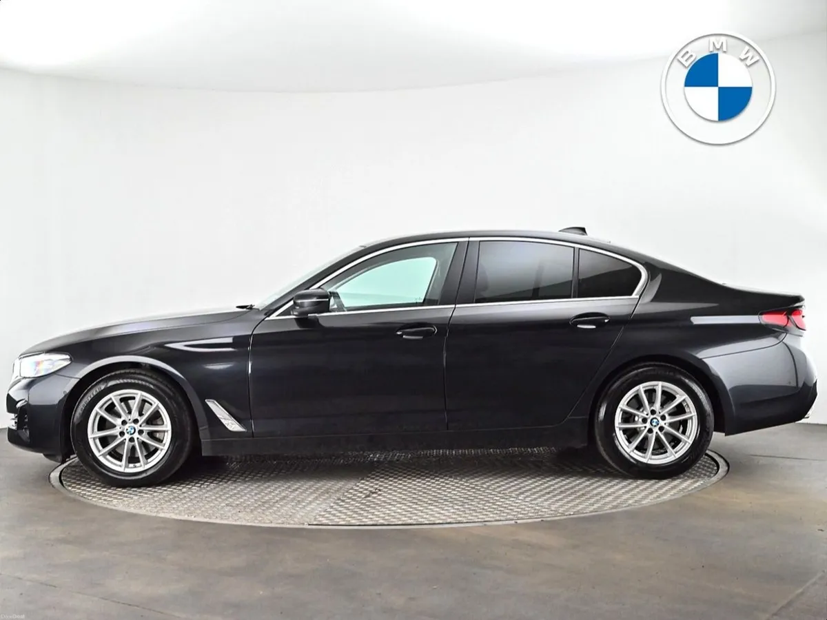 BMW 5-Series 520d SE Saloon - Image 3