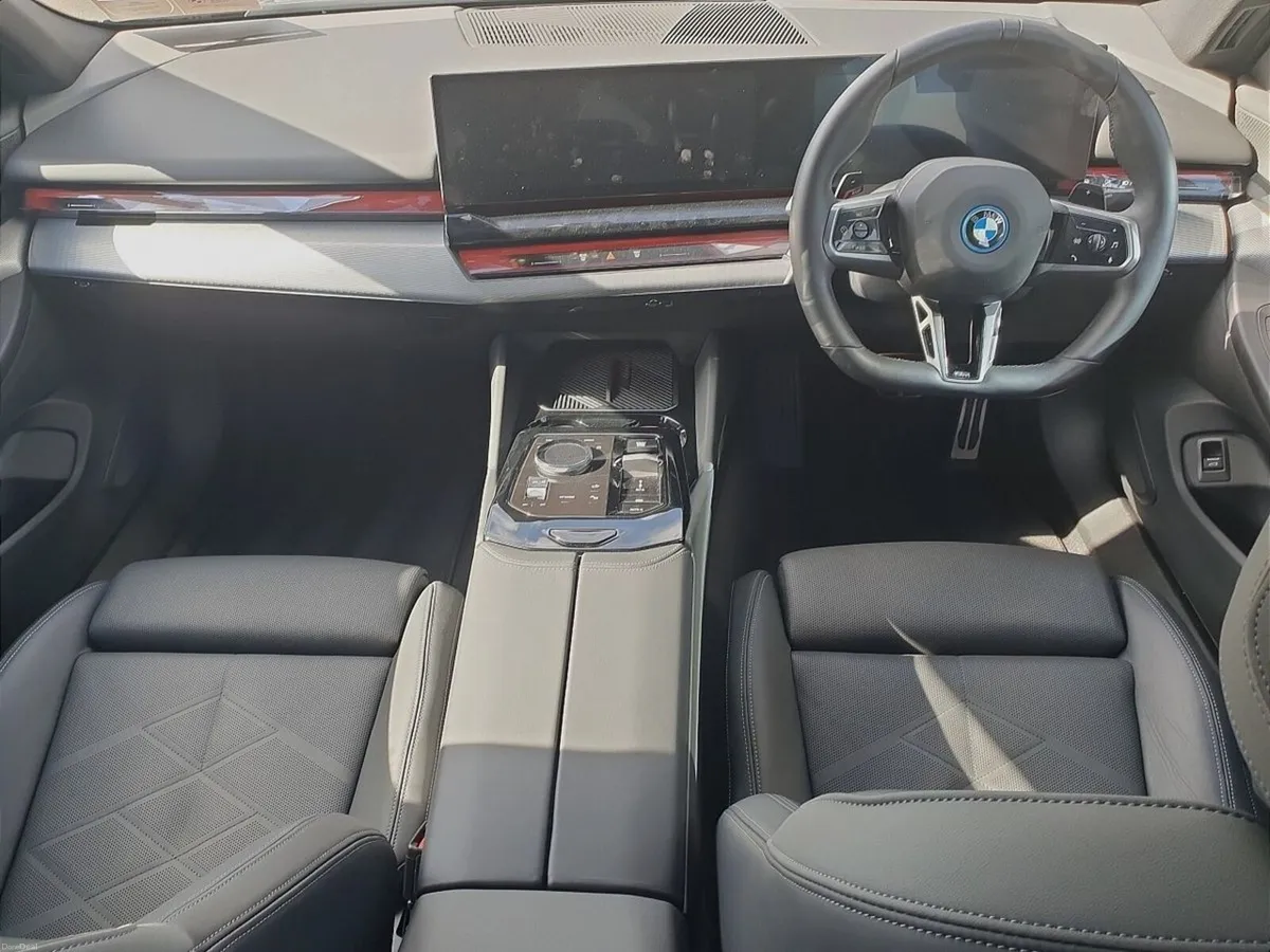 BMW 5-Series 530e M Sport Saloon - Image 4