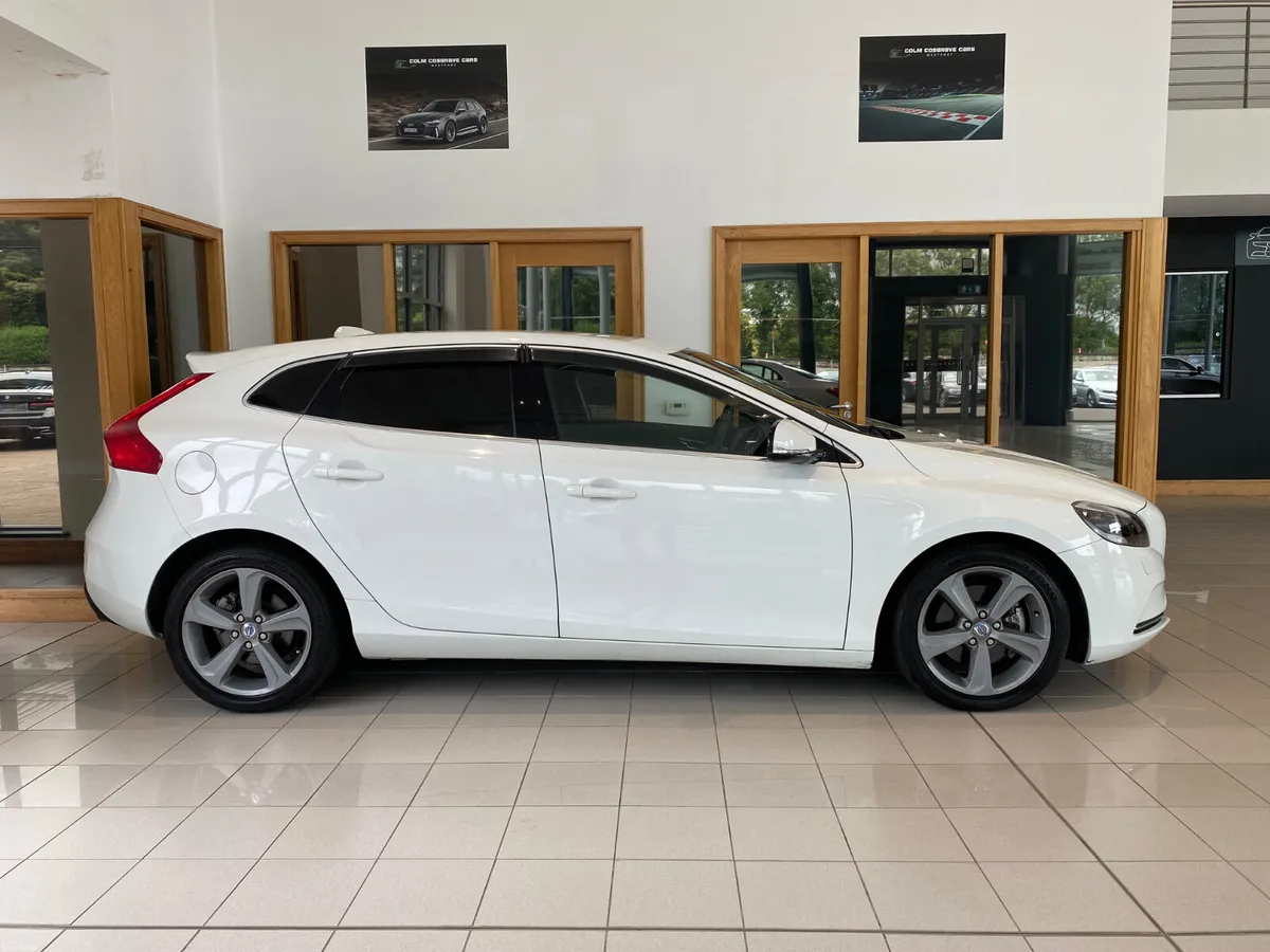 Volvo V40 2013 T4 180HP SE LUX Auto - Image 2