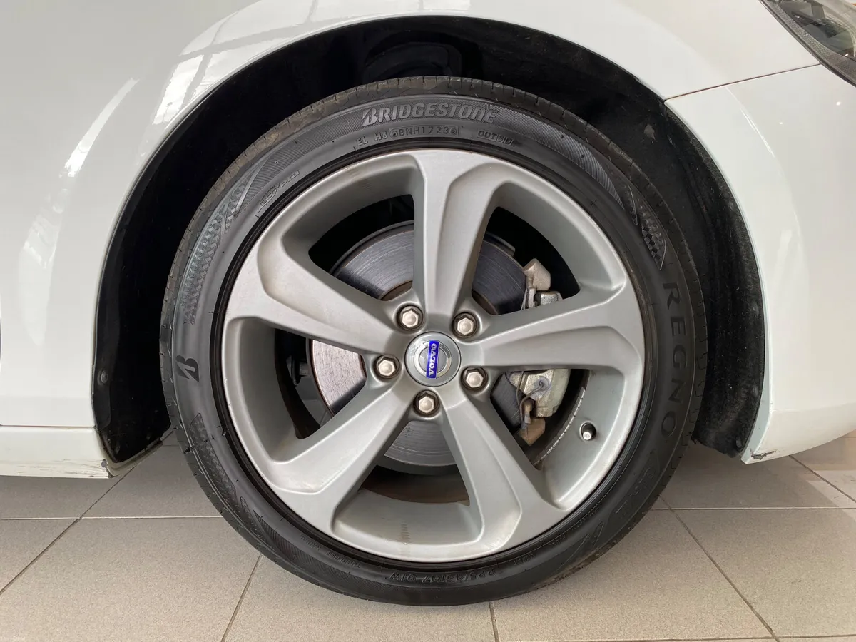 Volvo V40 2013 T4 180HP SE LUX Auto - Image 6