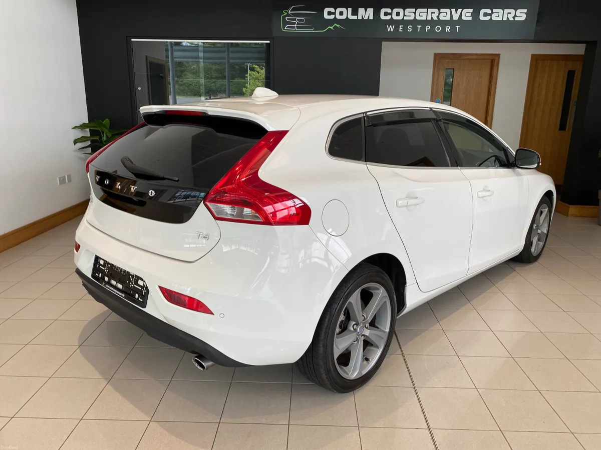 Volvo V40 2013 T4 180HP SE LUX Auto - Image 5