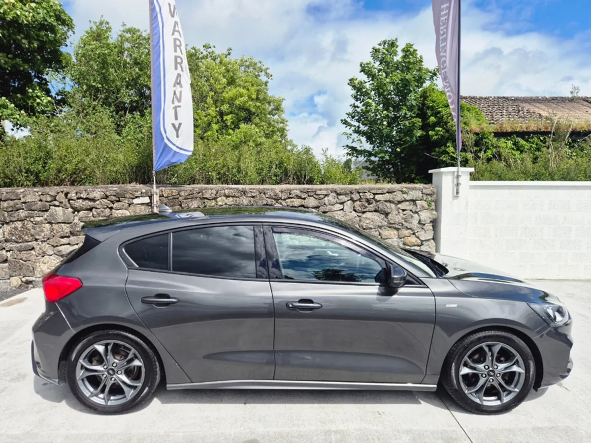 Ford Focus 1.0 ST-LINE ECOBOOST 125 125PS 5DR T - Image 1
