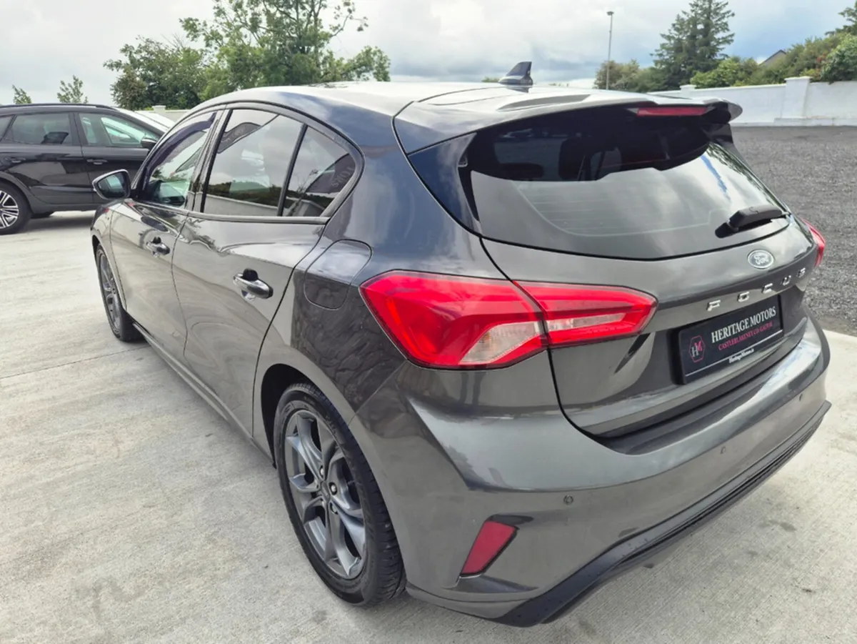 Ford Focus 1.0 ST-LINE ECOBOOST 125 125PS 5DR T - Image 6
