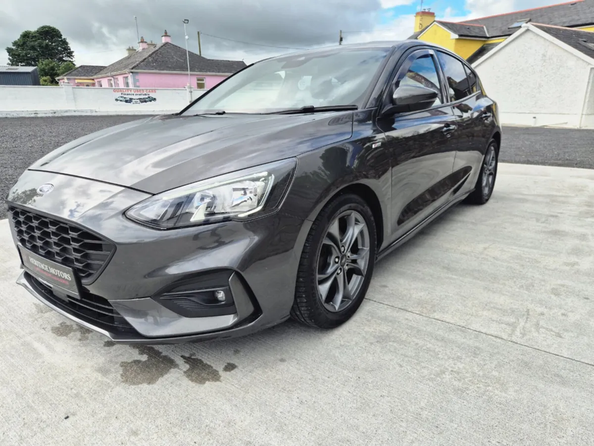 Ford Focus 1.0 ST-LINE ECOBOOST 125 125PS 5DR T - Image 4