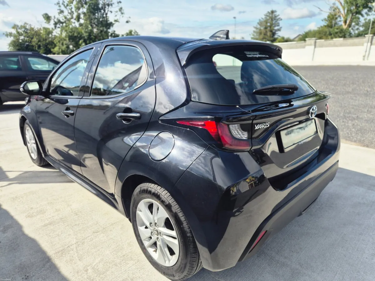 Toyota Yaris HYBRID LUNA AUTO 4DR - Image 6
