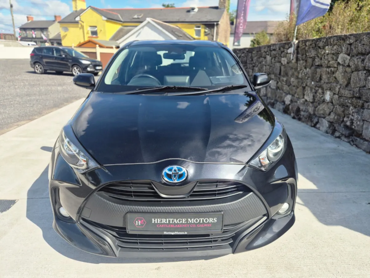 Toyota Yaris HYBRID LUNA AUTO 4DR - Image 4