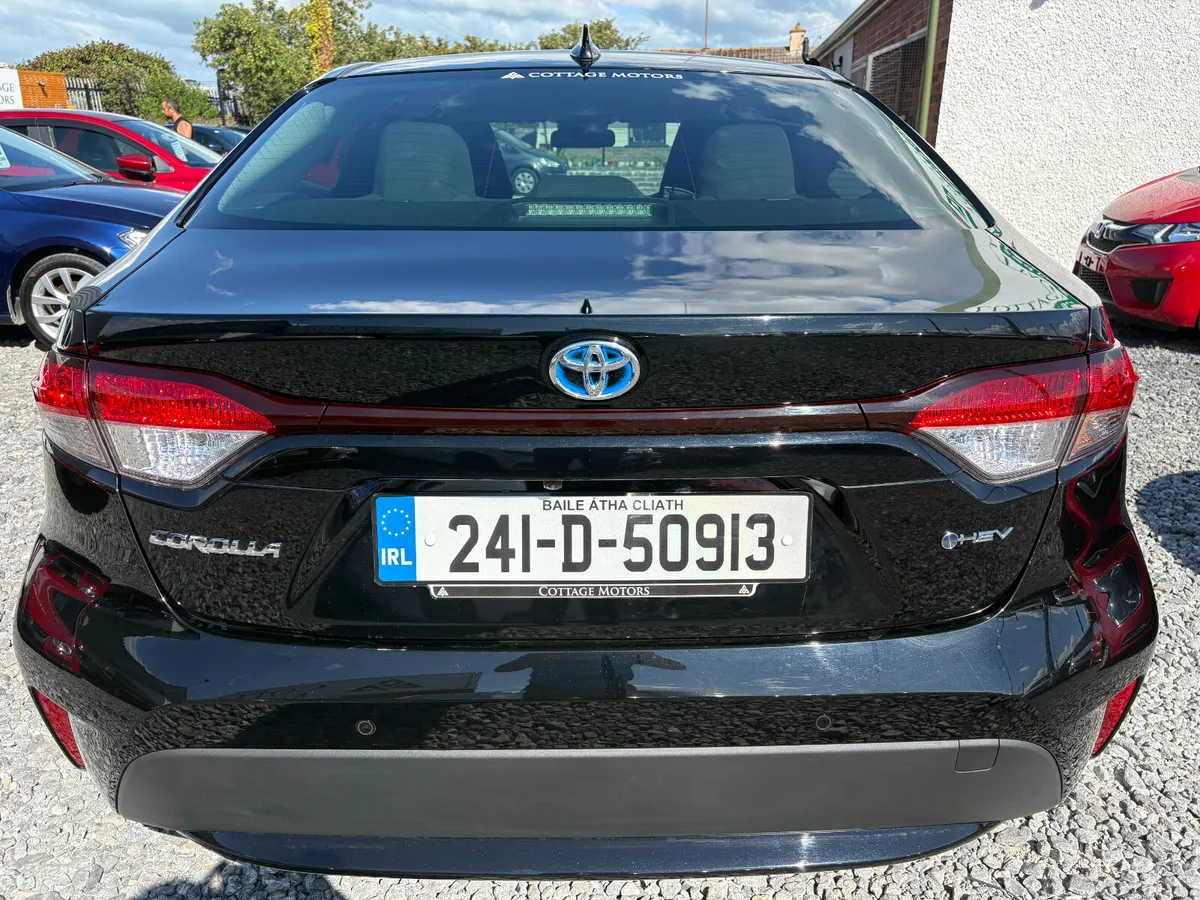 1.8 Petrol Hybrid Toyota Corolla Saloon *LOW KM* - Image 6