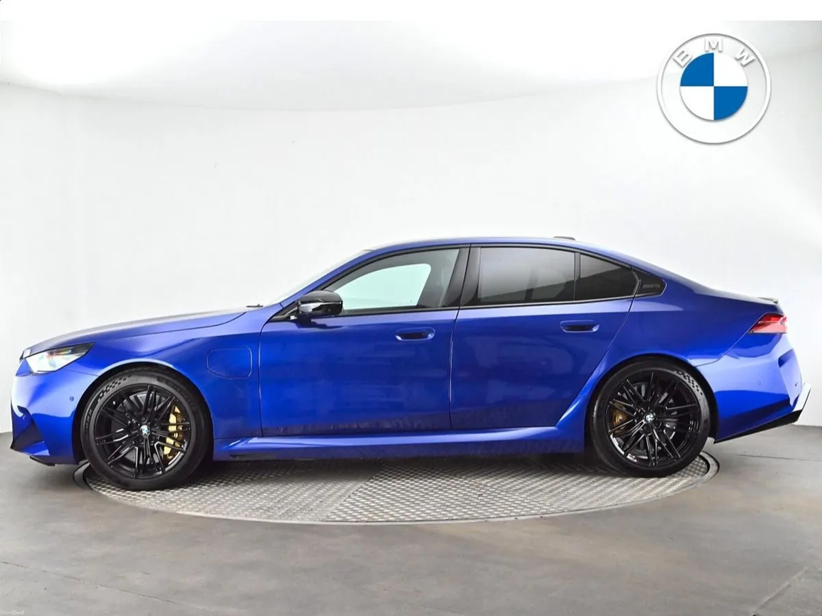 BMW M5 Saloon - Image 3