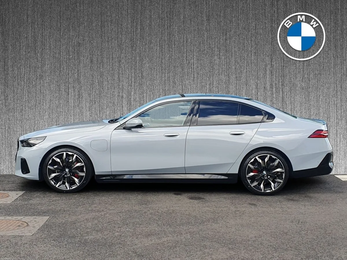 BMW 5-Series 530e M Sport Pro Saloon - Image 3