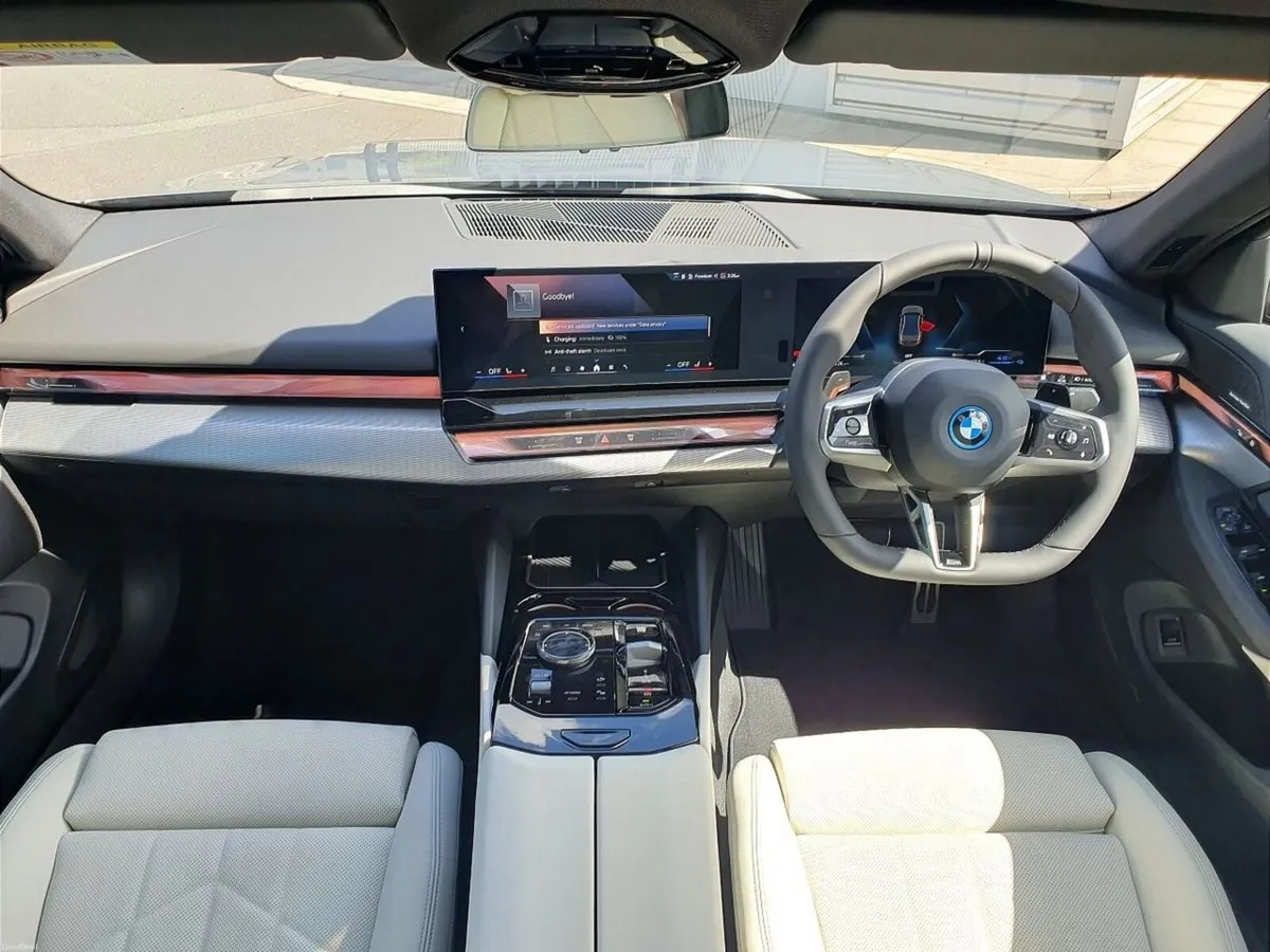 BMW 5-Series 530e M Sport Saloon - Image 4