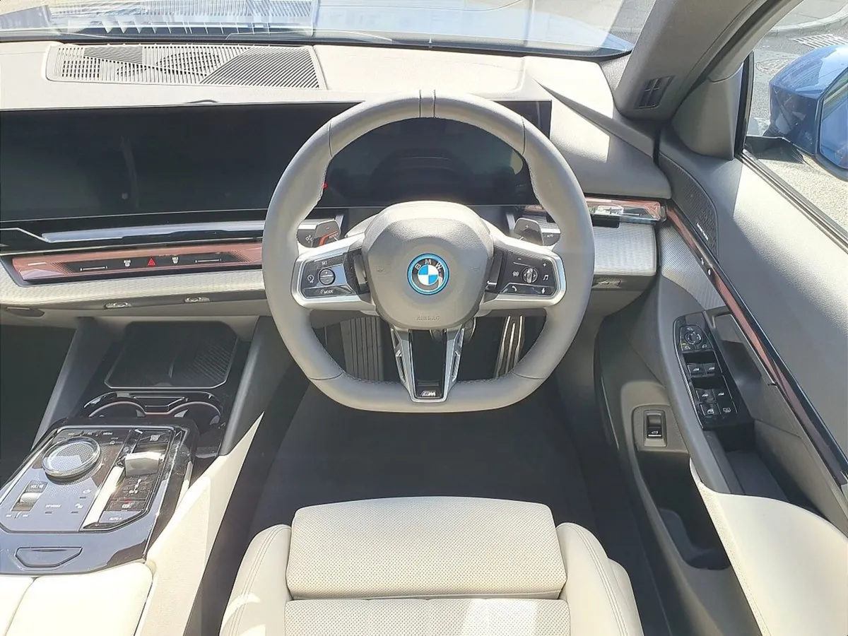 BMW 5-Series 530e M Sport Saloon - Image 5