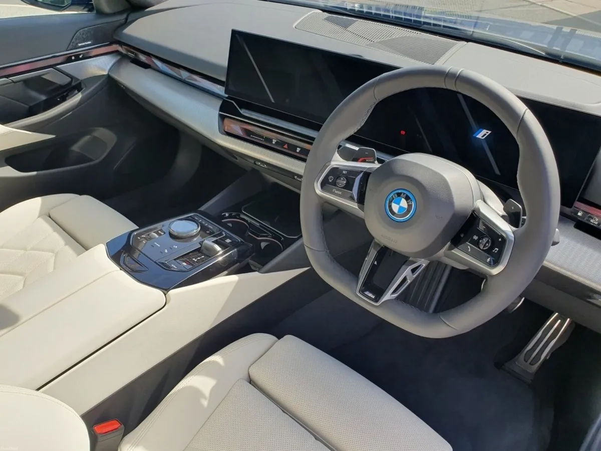BMW 5-Series 530e M Sport Saloon - Image 6