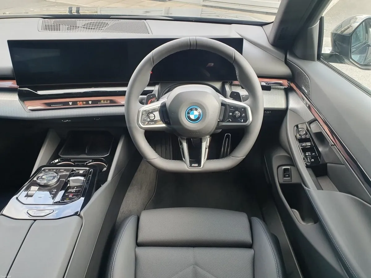 BMW 5-Series 530e M Sport Saloon - Image 5