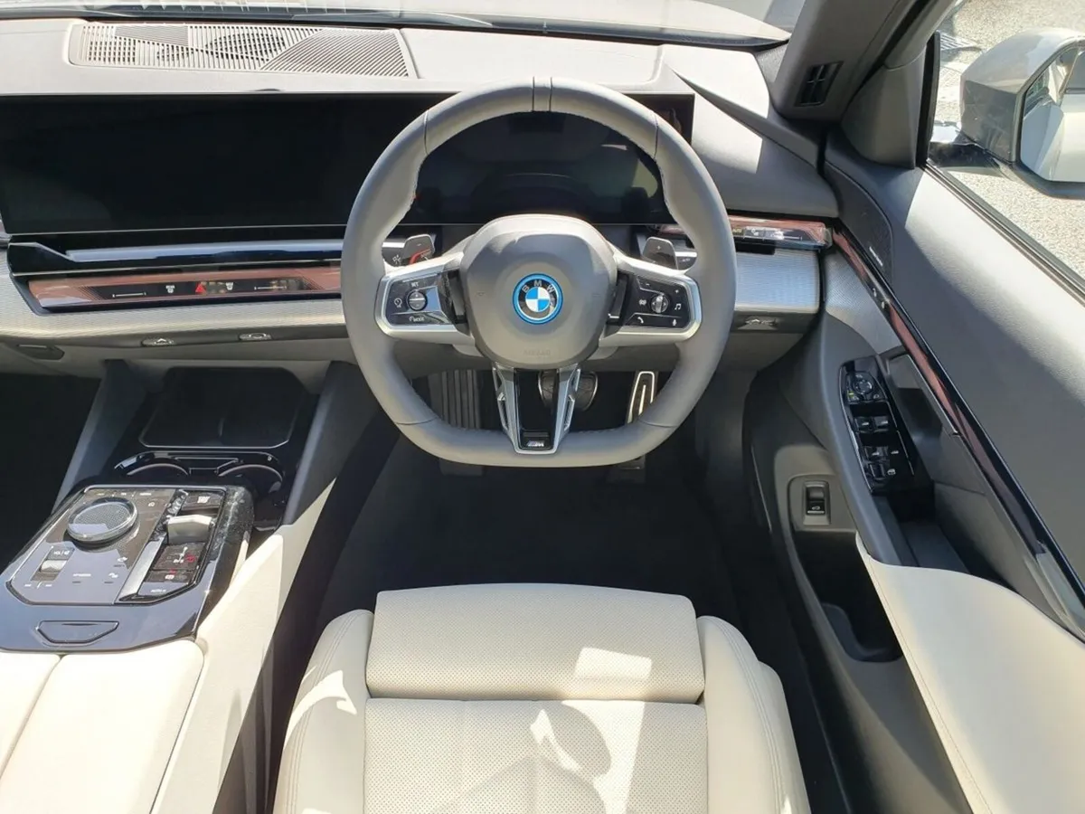 BMW 5-Series 530e M Sport Saloon - Image 5