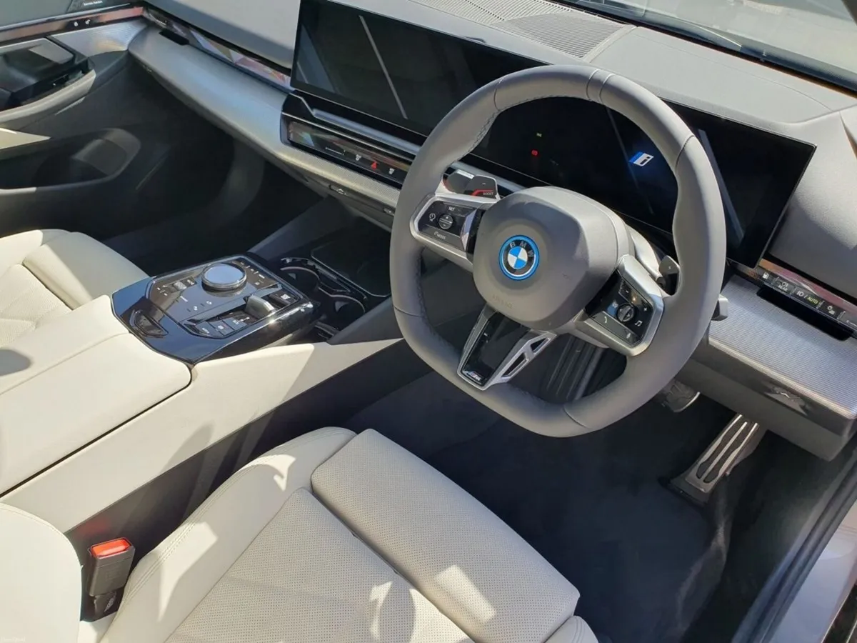 BMW 5-Series 530e M Sport Saloon - Image 6