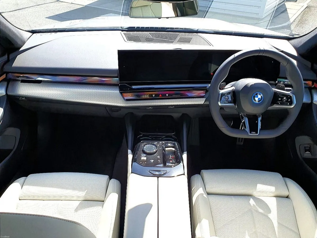 BMW 5-Series 530e M Sport Saloon - Image 4