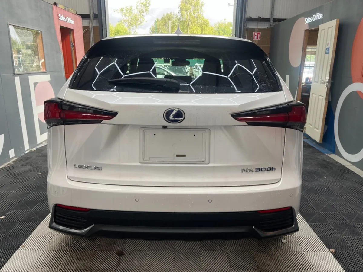 Lexus NX 2019 LEXUS  NX300H AUTOMATIC / CRUISE CON - Image 4