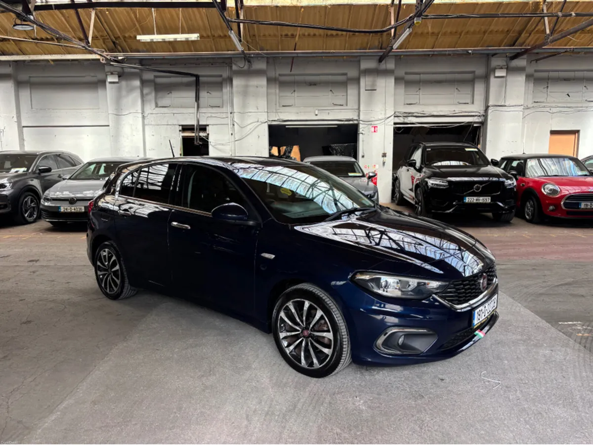 Fiat Tipo HB 1.6 MJ 120HP LOUNGE 5DR - Image 1