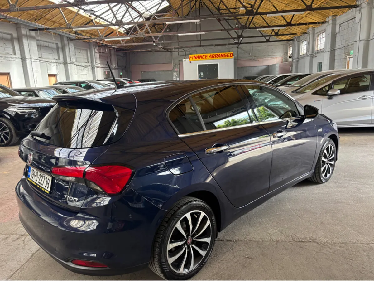 Fiat Tipo HB 1.6 MJ 120HP LOUNGE 5DR - Image 3