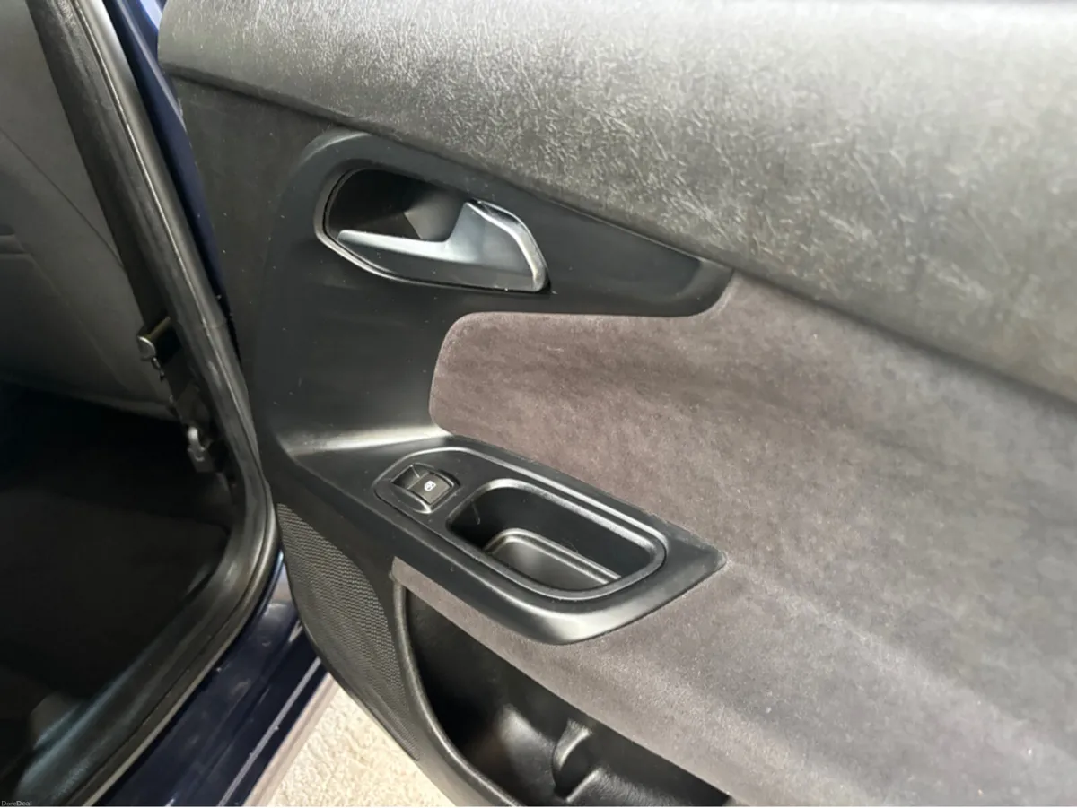 Fiat Tipo HB 1.6 MJ 120HP LOUNGE 5DR - Image 5