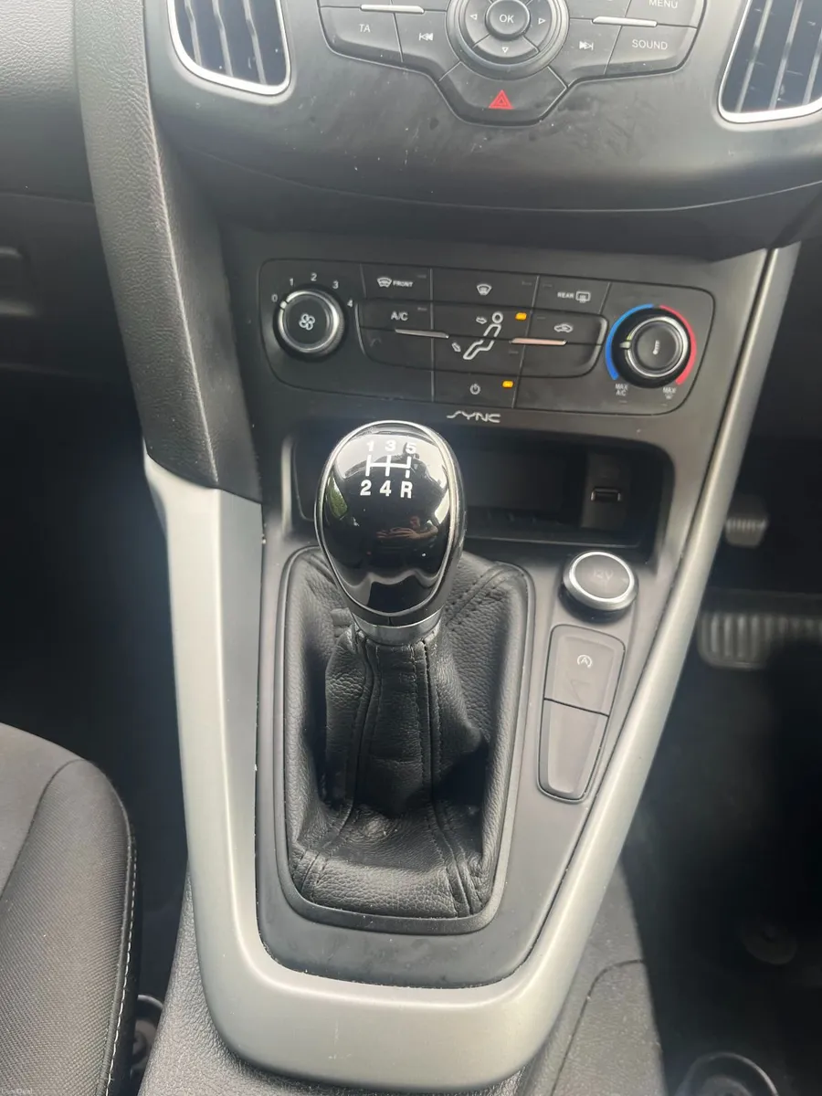 Ford Focus Zetec 1.0 EcoBoost - Image 6