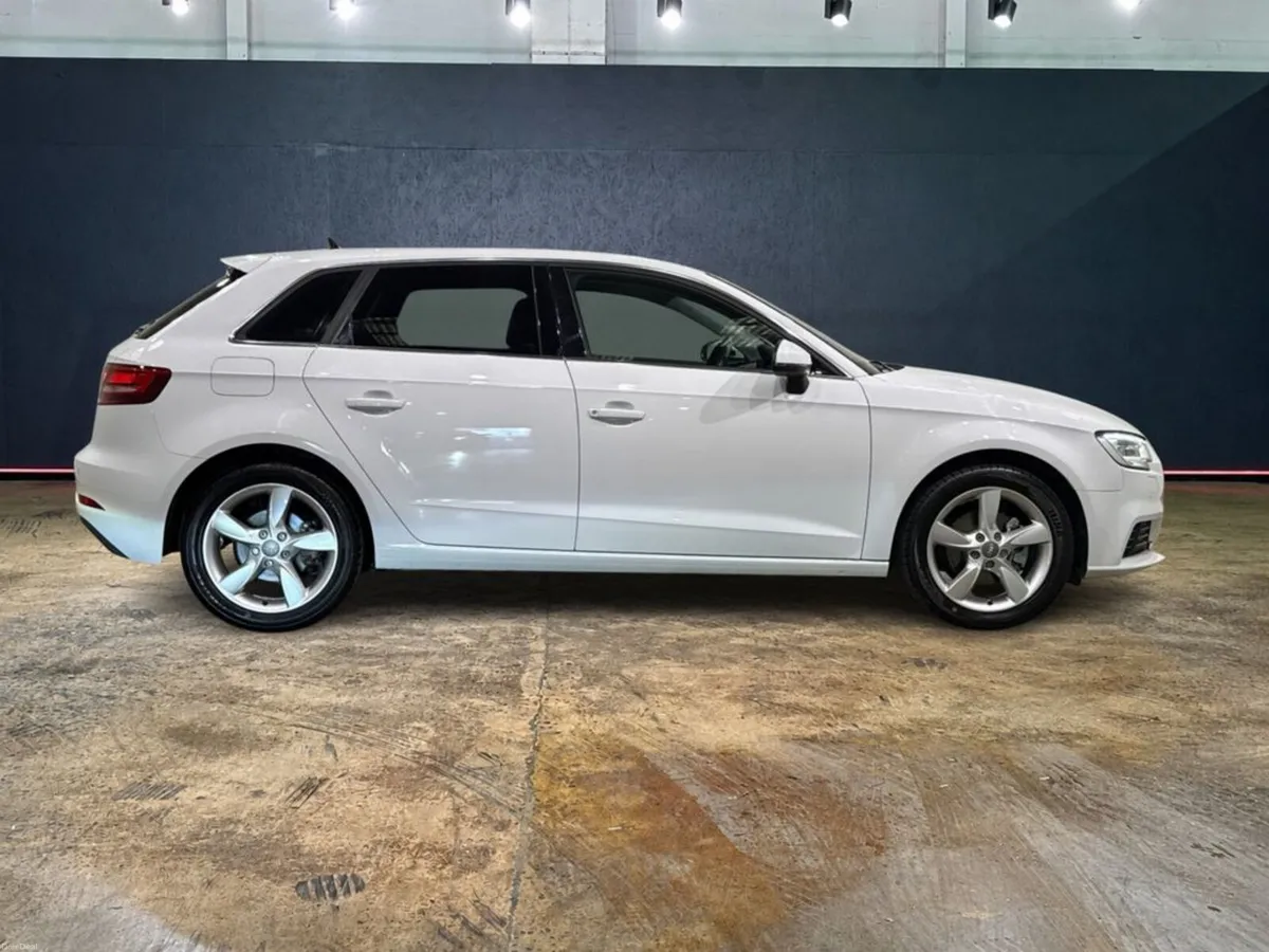Audi A3 1.4 TSI AUTOMATIC - SIGNATURE EDITION - FA - Image 2