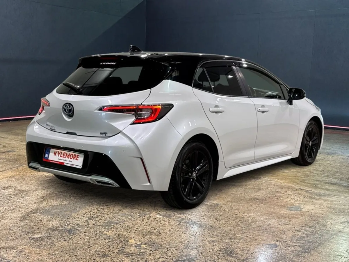 Toyota Corolla 1.8 HYBRID G STYLE PACKAGE - WHITE/ - Image 3