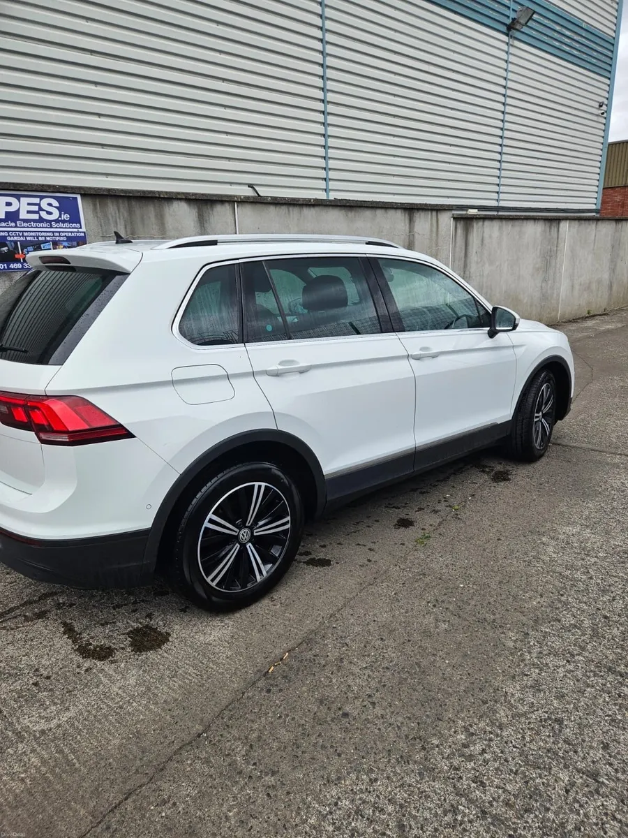 Volkswagen Tiguan 2019 - Image 2