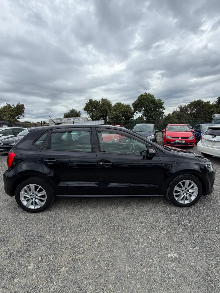 Volkswagen Polo 2015 Black - Image 4