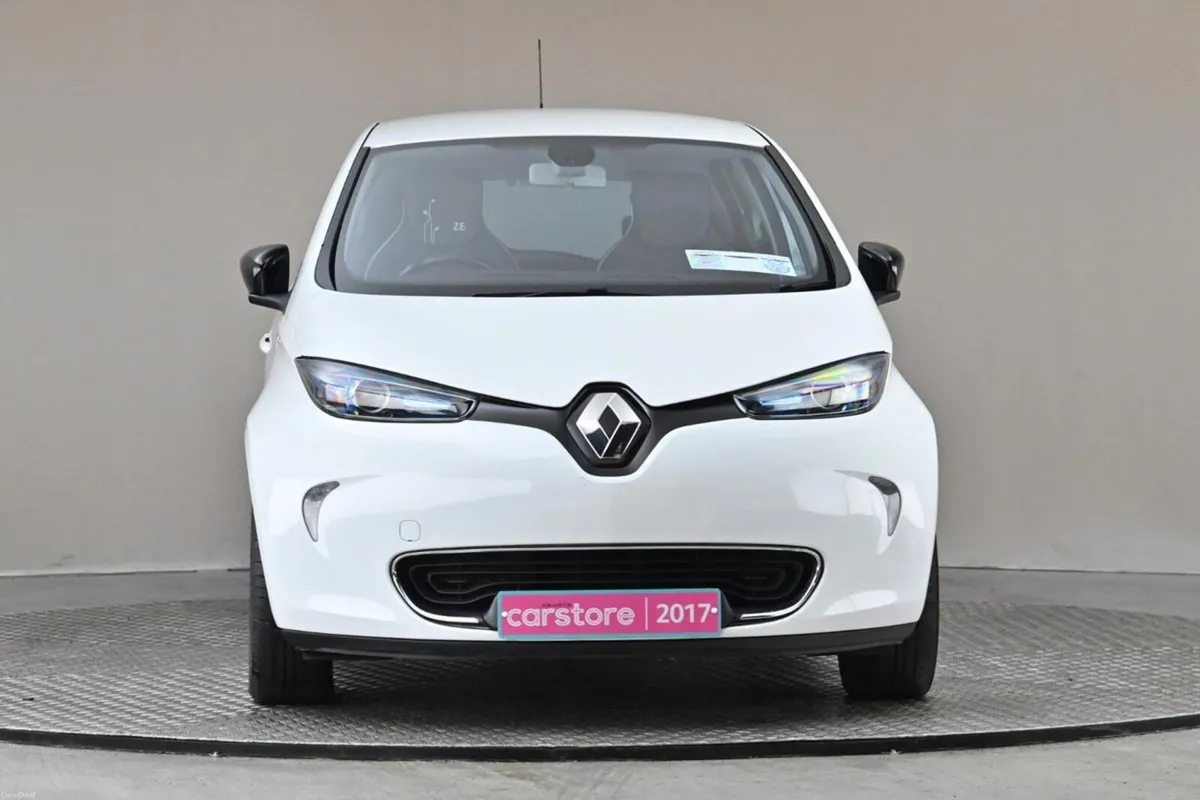 Renault Zoe DYNAMIQUE NAV**STUNNING CAR** - Image 2