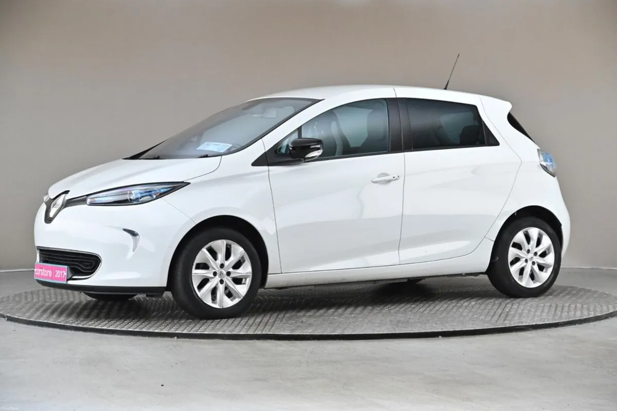 Renault Zoe DYNAMIQUE NAV**STUNNING CAR** - Image 4