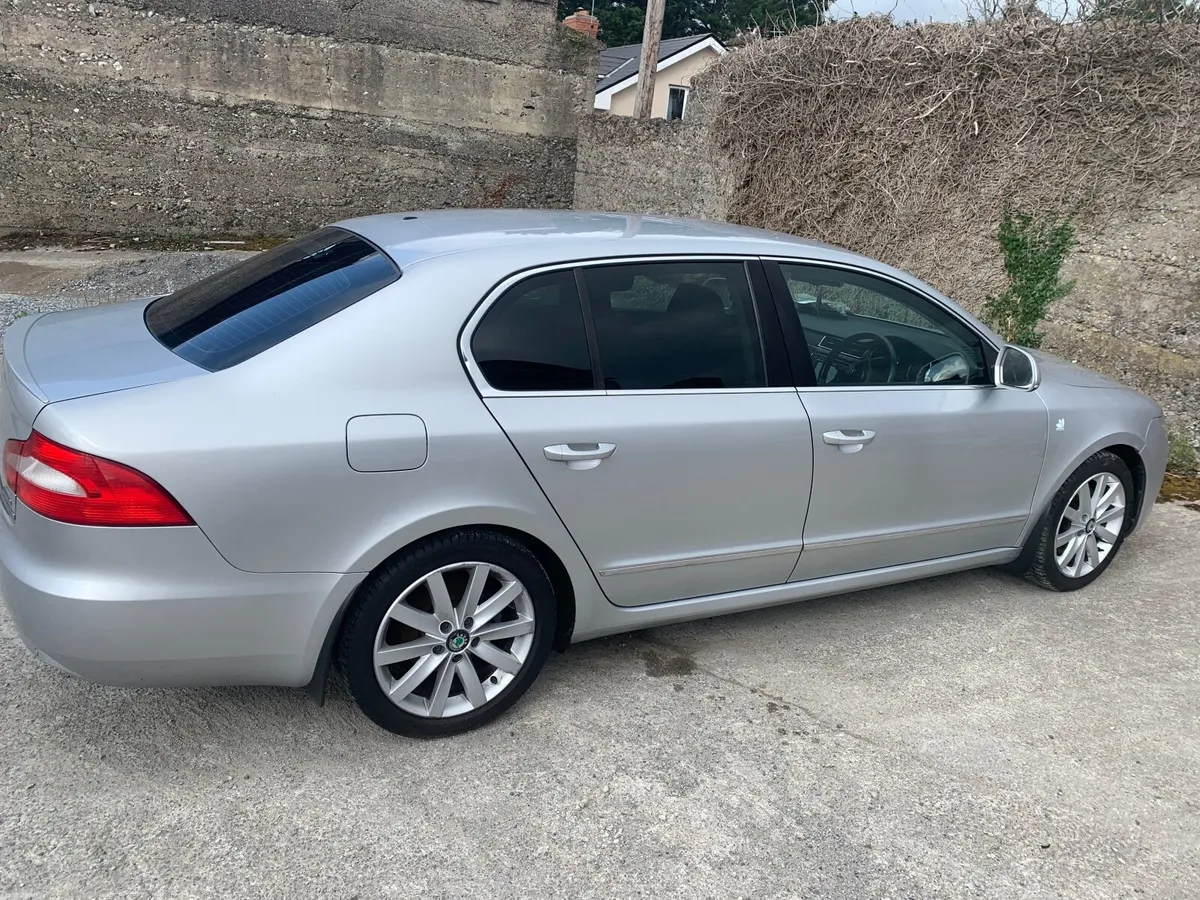 Skoda Superb 2012 - Image 6