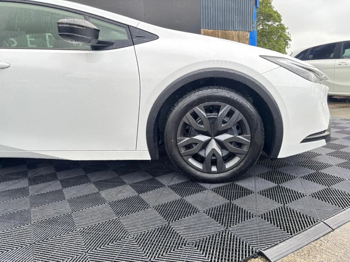 Toyota Prius Toyota Prius 2.0 petrol ,plug in hybr - Image 2
