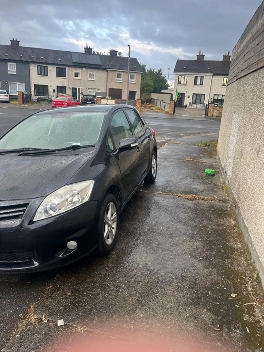 2010 Toyota Auris - Image 2